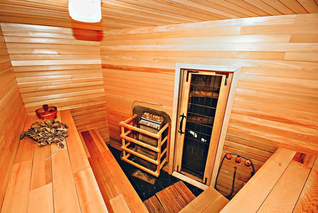 Erstaunliches Pocono Chalet! 4Bd 3Ba Private Pool / Sauna / Firepit in Lake Wallenpaupack