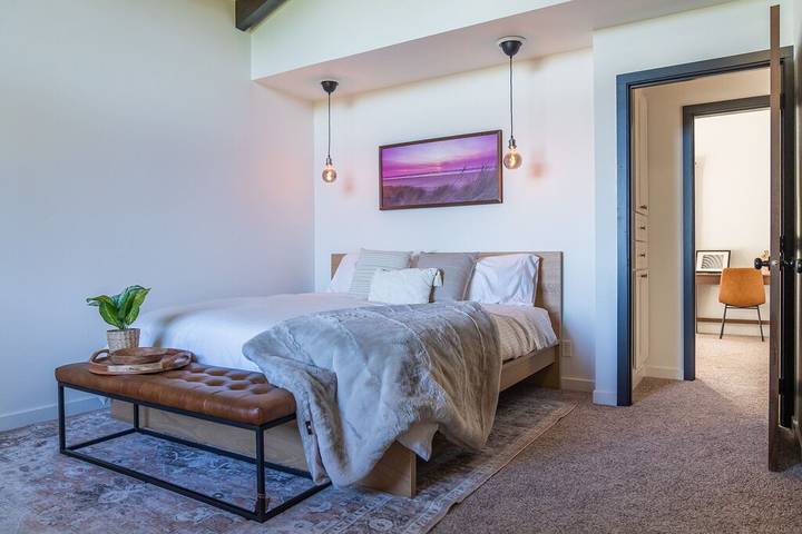 Vacation rental for 12 people, with hot tub and yard as well as terrace in Waldport