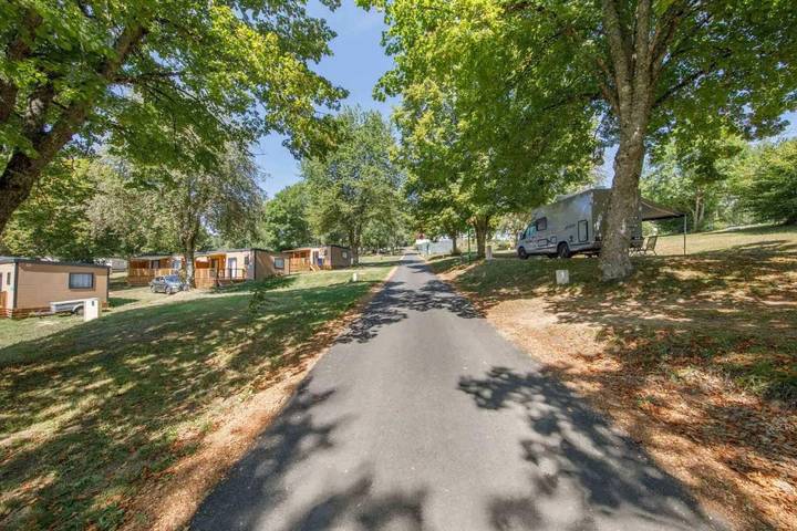 Location de vacances pour 4 personnes, avec piscine et terrasse à Saint-Rémy-sur-Durolle - 3
