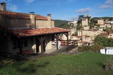 Location de vacances pour 3 personnes, avec jardin à Puy-l'Évêque