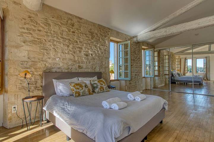 Historic wine property in Provence in Meynes, Nimes und Umgebung