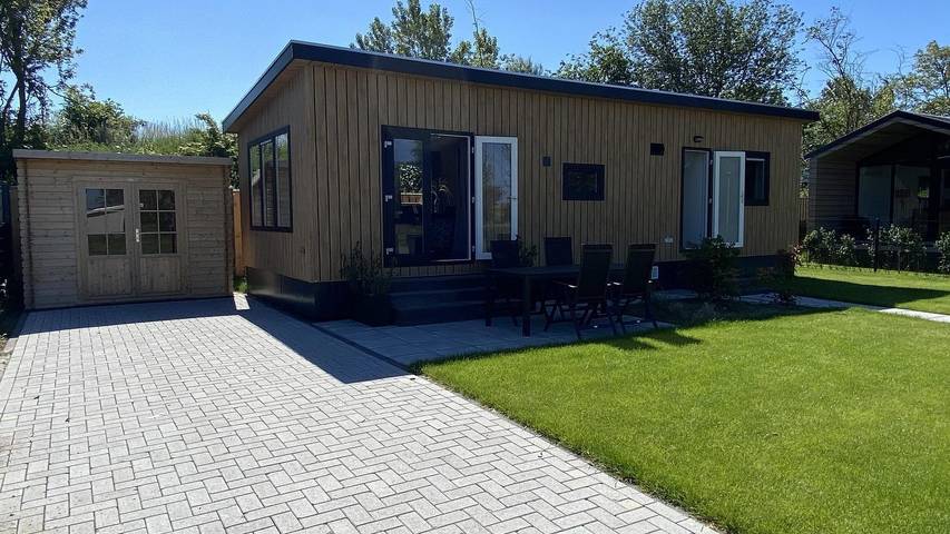 Chalet für 4 Personen, mit Terrasse und Balkon/Terrasse sowie Sauna - 1