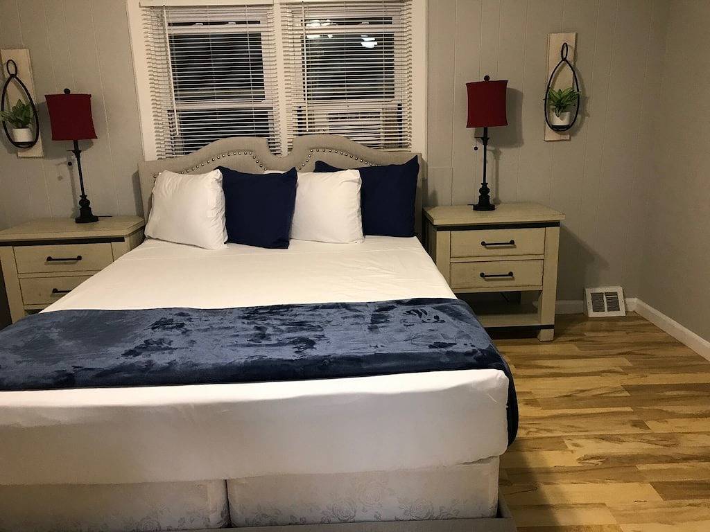 Ganze Wohnung, Ocean View-third house from the beach and boardwalk! in Toms River, Ocean County