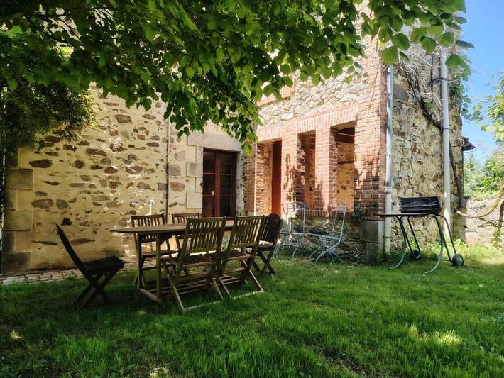 Location de vacances pour 8 personnes, avec jardin ainsi que piscine et vue, animaux acceptés à Saulgond - 3