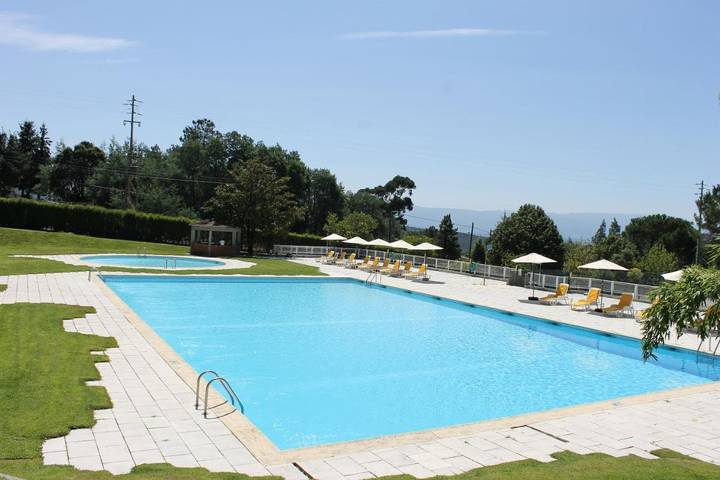 Hôtel pour 2 personnes, avec Balcon et Jardin ainsi que Piscine et Vue à Mangualde