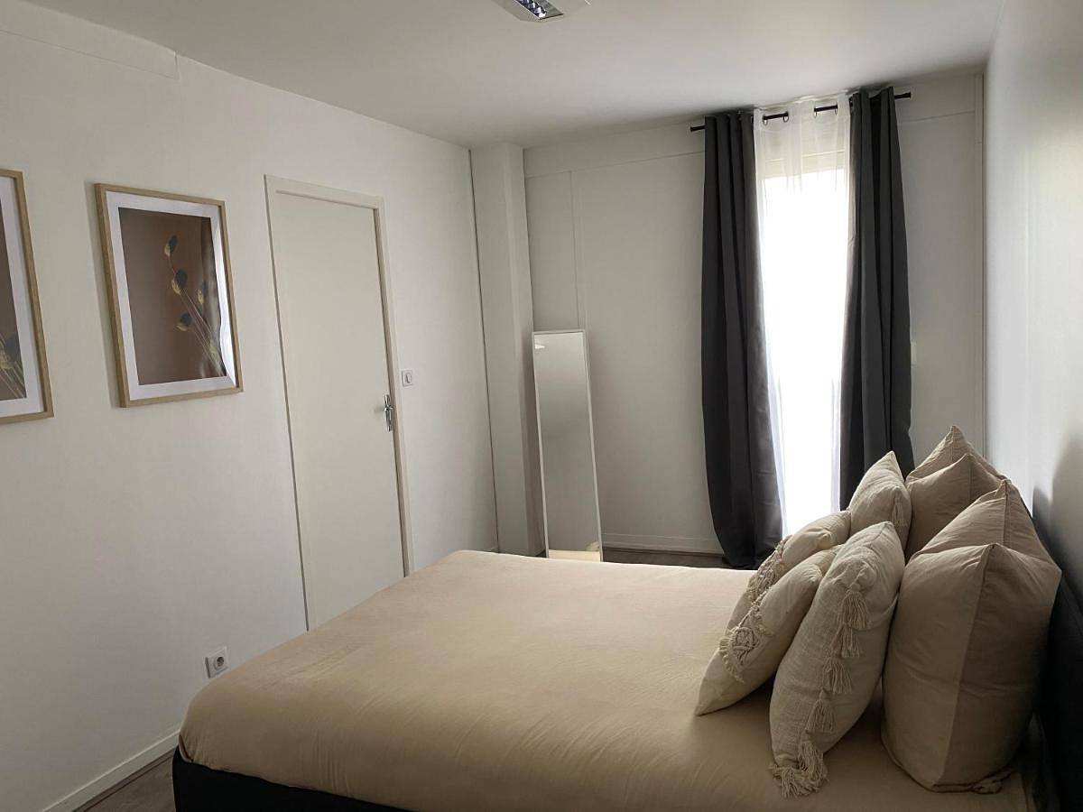 Maison Spacieuse et Confortable 100m2 avec Jardin in Val-de-Reuil, Région de Les Andelys