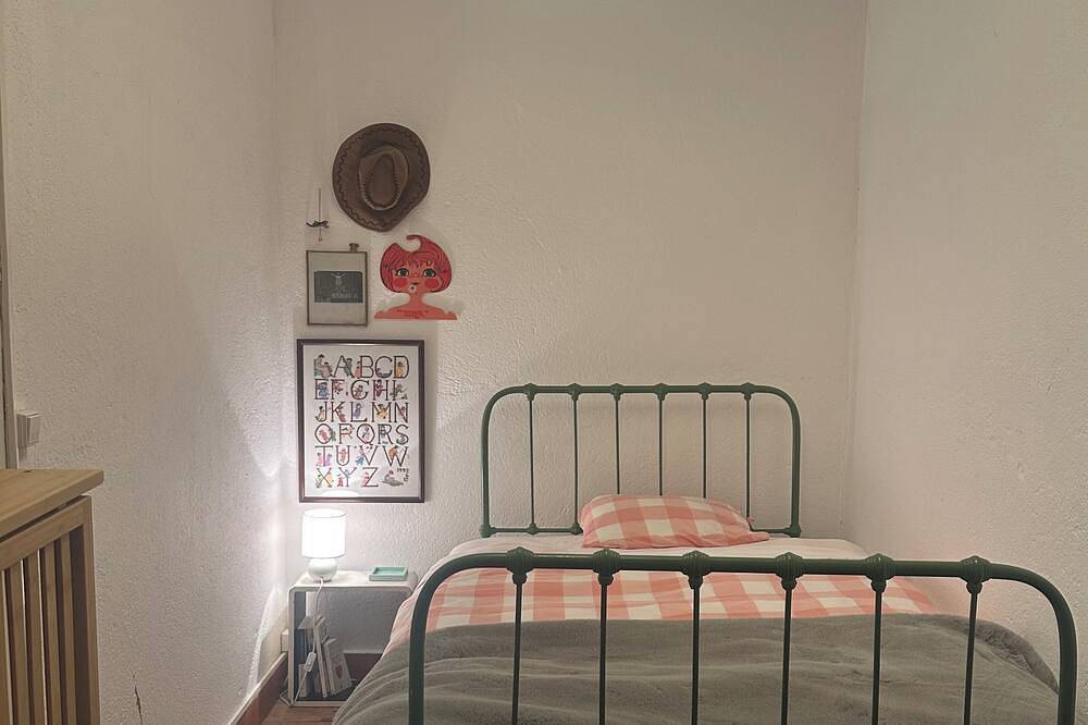 Cozy cottage in a peaceful village surrounded by nature in Tomar, Santarém District