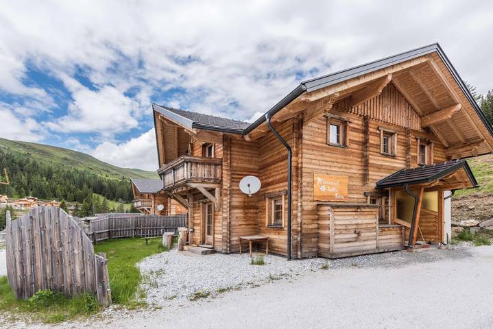 Ferienwohnung für 16 Personen, mit Balkon und Garten sowie Sauna