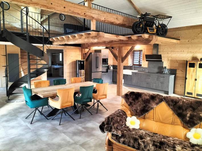 Location de vacances pour 8 personnes, avec Terrasse ainsi que Jardin et Vue à Dompierre-les-Ormes