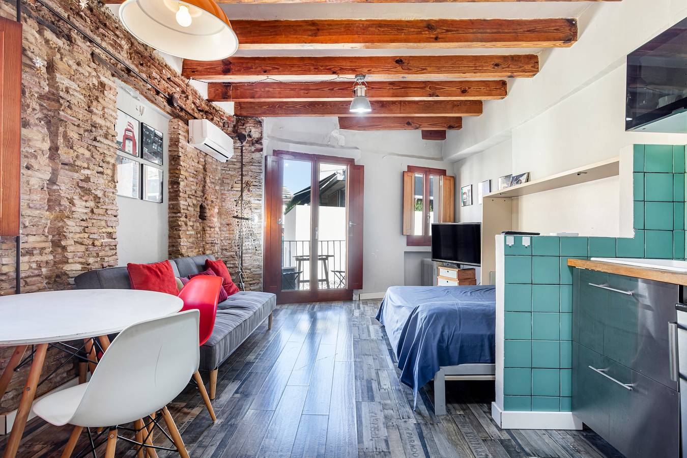 Estudio entero, Apartamento estudio 'Estudio 4 Centro Histrico Valencia' con jardín privado y aire acondicionado in Valencia City Centre, Valencia