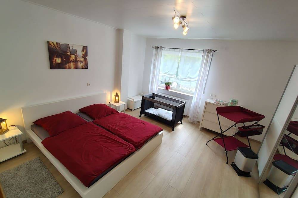 Ganze Wohnung, Große, freundliche Ferienwohnung (120qm) mit Garten im Anlautertal - Altmühltal in Titting, Altmühltal