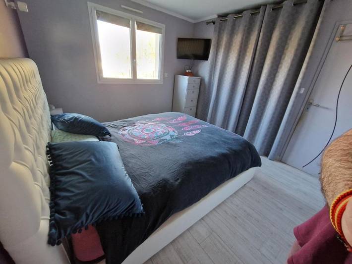Gîte pour 2 personnes, avec Terrasse et Jardin ainsi que Piscine et Vue dans Circuit des 24 Heures du Mans - 4