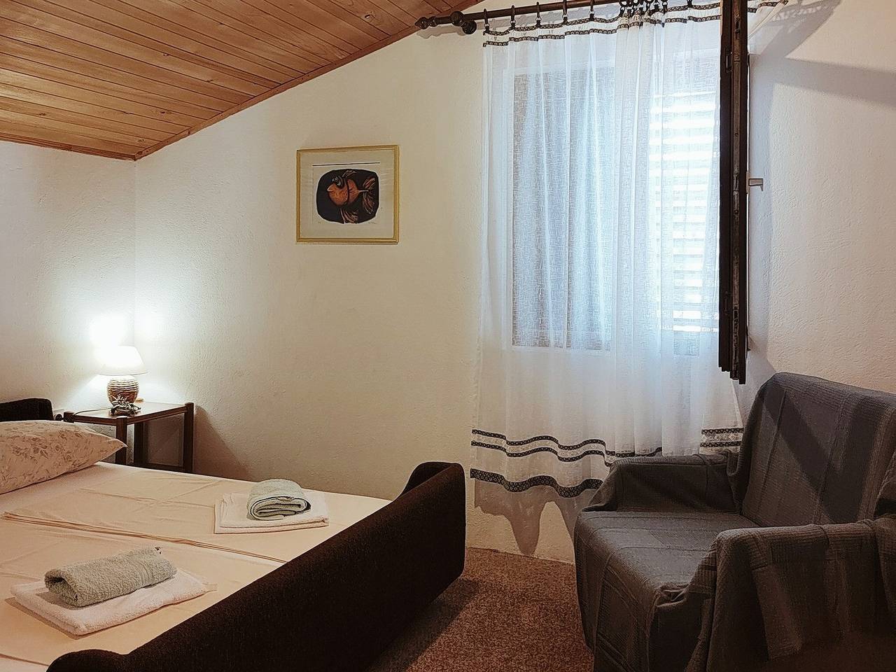 Cały apartament, Dwupokojowy apartament z balkonem i widokiem na morze Mandre, Pag -a in Mandre, Pag (Wyspa)
