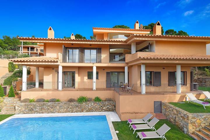 Villa für 10 Personen, mit Terrasse und Garten in Tamariu