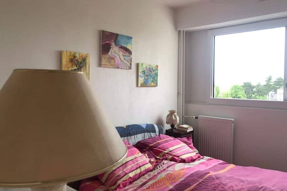 Apartamento entero, Dans la Verdure, au Calme Près de Paris in Rueil-Malmaison, Altos del Sena