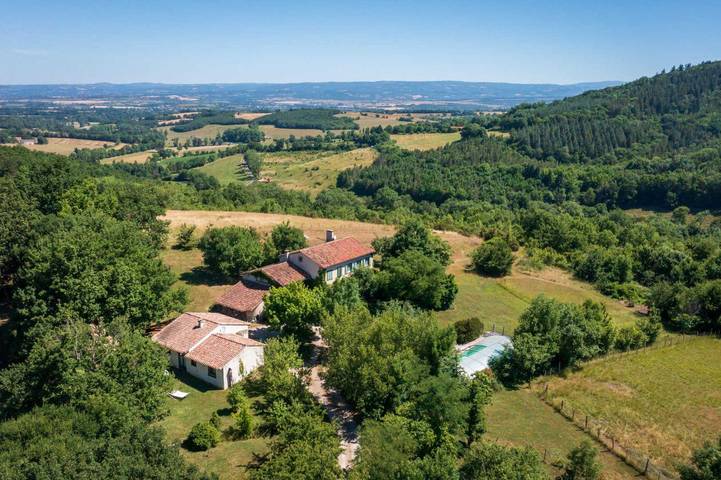 Gîte pour 4 personnes, avec Terrasse ainsi que Jardin et Piscine dans Verdalle