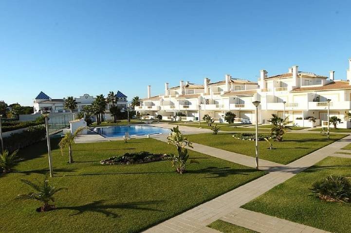 Appartement de vacances pour 6 personnes, avec Balcon ainsi que Jardin et Piscine