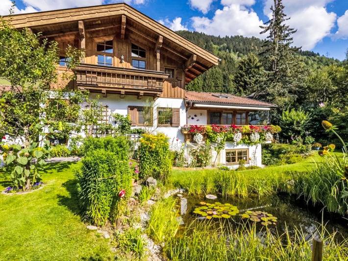 Ferienwohnung für 5 Personen, mit Balkon und Seeblick in Maishofen