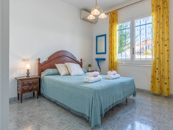 Casa rural para 6 personas, con Terraza y Piscina en Castellón de Ampurias - 4