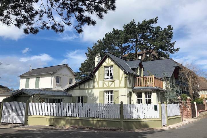 Ferienhaus für 7 Personen, mit Balkon und Whirlpool sowie Garten in Benerville-sur-Mer