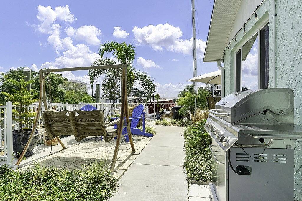 Neue Auflistung! Waterfront, privater Steg, Haustiere Ok, Swim Spa, Kayak & Paddle Board. in Hudson, Pasco County