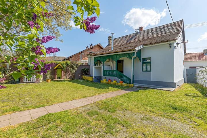 Ferienhaus für 7 Personen, mit Terrasse und Kinderpool