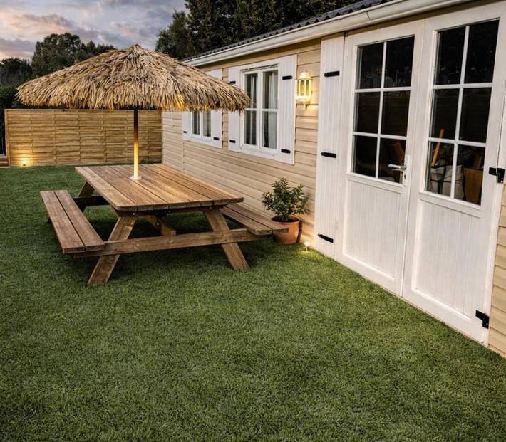 Camping pour 4 personnes, avec terrasse à La Crau