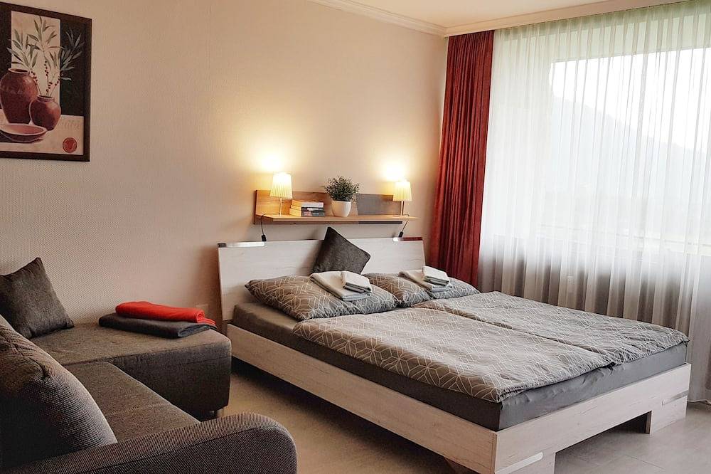 Ganze Wohnung, Ferienwohnung mit Balkon und Seeblick in Salzkammergut-Berge, Strobl