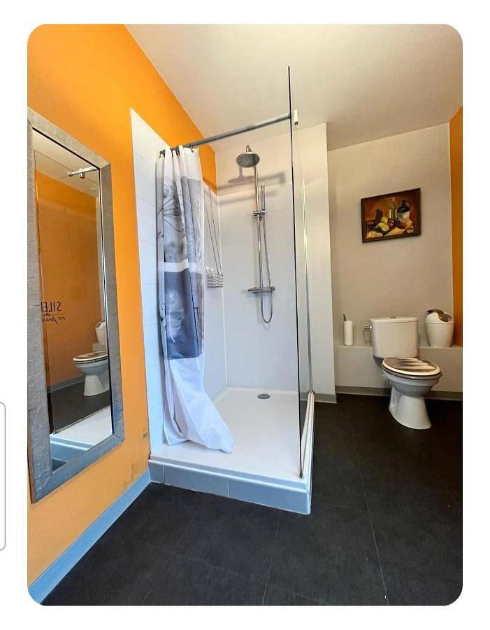 Gîte pour 6 personnes, avec terrasse et piscine ainsi que jardin et vue, animaux acceptés à Objat - 3