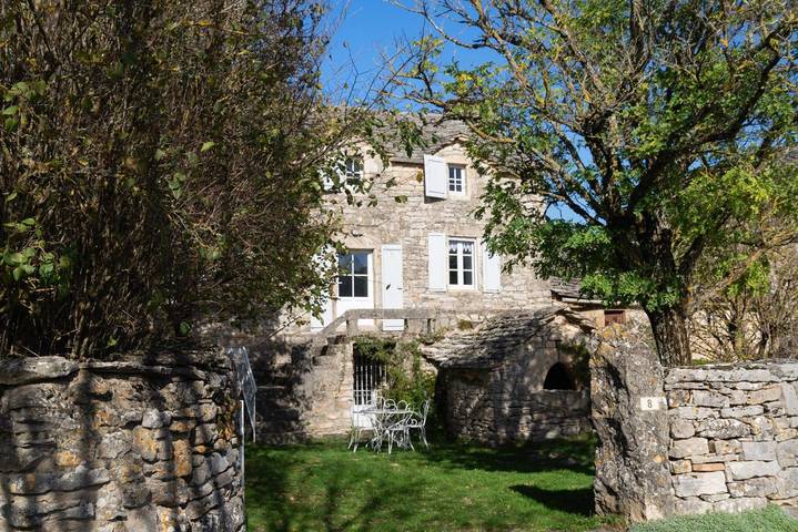 Gîte pour 6 personnes, avec jardin à Mas-Saint-Chély - 4