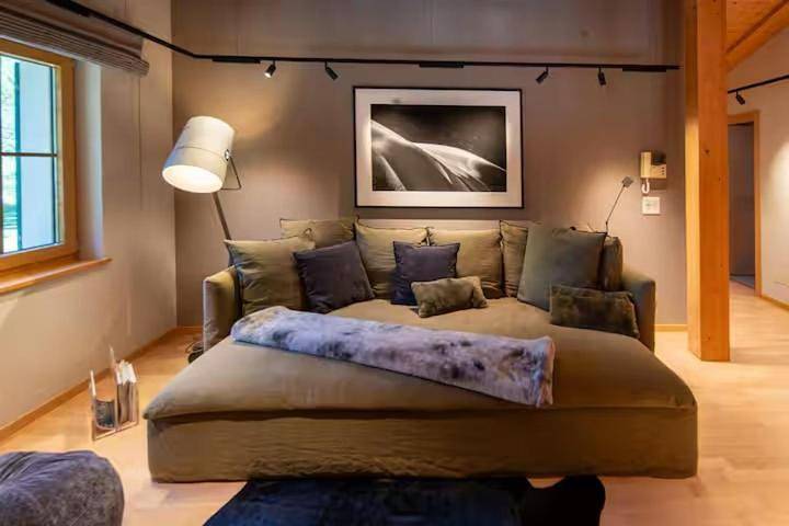 Six-Bedroom House in Andermatt, Skiarena Andermatt-Sedrun