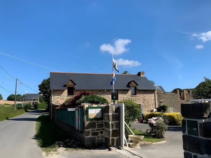 Chambre d’hôtes « La Vie en Rose » avec piscine et terrasse partagées, Wi-Fi in Saint-Guinoux, Région de Saint-Malo