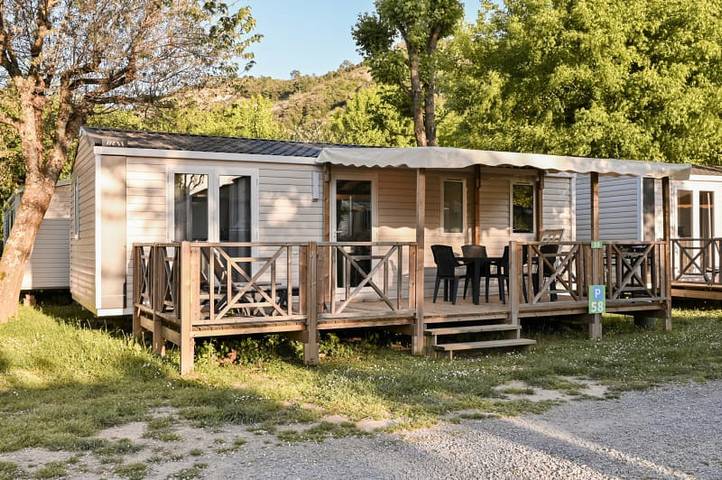 Caravane pour 6 personnes, avec vue sur le lac ainsi que balcon/terrasse et terrasse