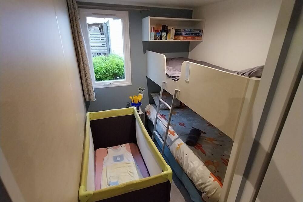 Air-conditioned mobile home for 7 people 5-star campsite in Torreilles, Mediterranean Coast (France)