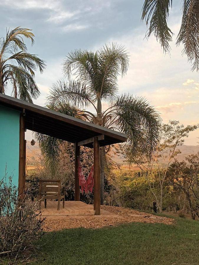 Casas e apartamentos de temporada para 3 pessoas, com jardim e balcão e ainda vista em Delfinópolis
