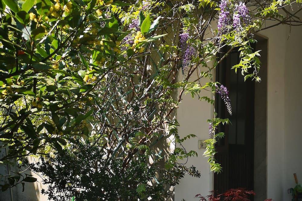 Ganze Wohnung, Geräumige und ruhige Wohnung in einer Villa in Mailand, Mailand Provinz