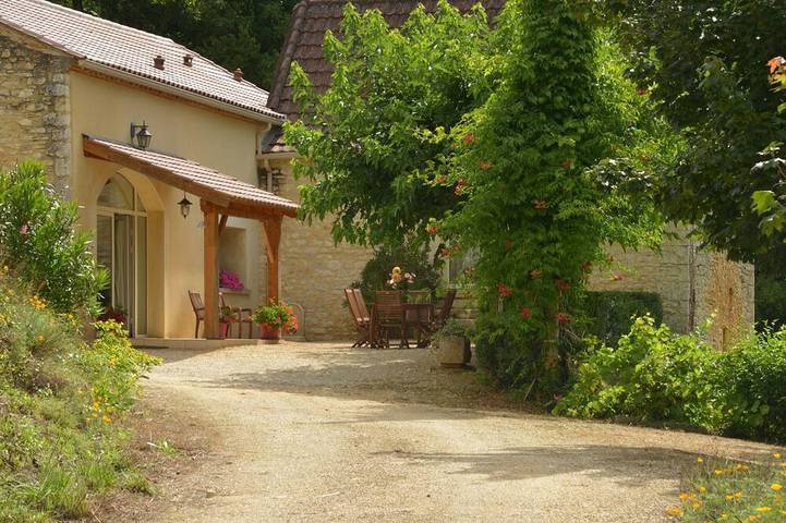 Location de vacances pour 8 personnes, avec Terrasse et Jardin à Sauveterre-la-Lémance