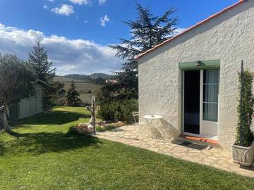 Chambre d’hôte pour 2 personnes, avec terrasse et piscine ainsi que vue et jardin à Castelnou
