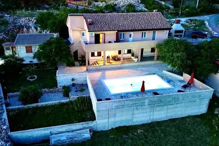Ganze Wohnung, 1-Zimmer-Ferienwohnung mit Balkon und Meerblick Lukovo Šugarje, Karlobag A-24896-a in Lukovo Šugarje, Naturpark Velebit