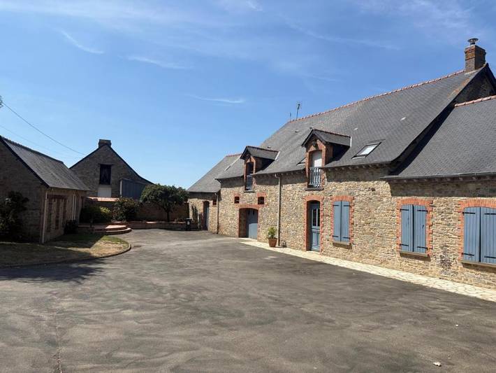 Location de vacances pour 14 personnes, avec Terrasse et Piscine à Martigné-Ferchaud - 4