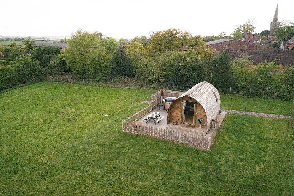 Standard-Hot Tub-Kabine-Ensuite mit Dusche in Warwickshire