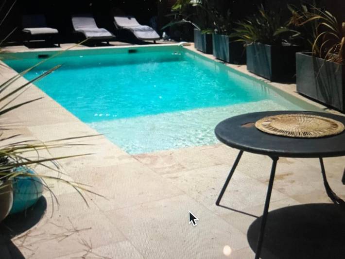 Villa pour 6 personnes, avec terrasse ainsi que vue et piscine