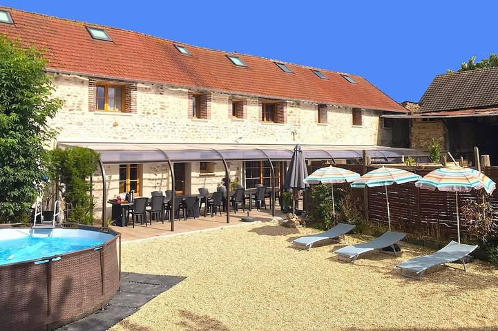 Maison de vacances pour 24 personnes, avec Terrasse ainsi que Jardin et Piscine