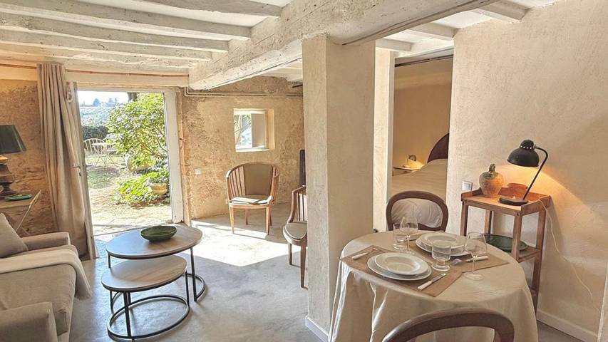 Gîte pour 2 personnes, avec terrasse à Denicé