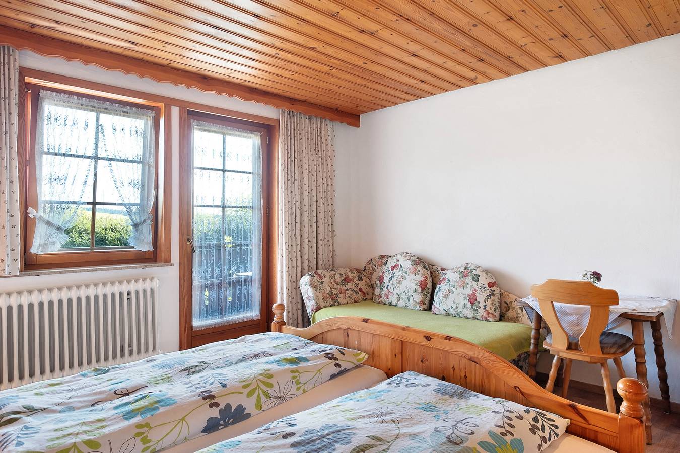 Ganze Wohnung, Ferienwohnung 'Sonnenwinkel' mit Bergblick, Gemeinschaftsgarten und Wlan in Furtwangen, Südschwarzwald