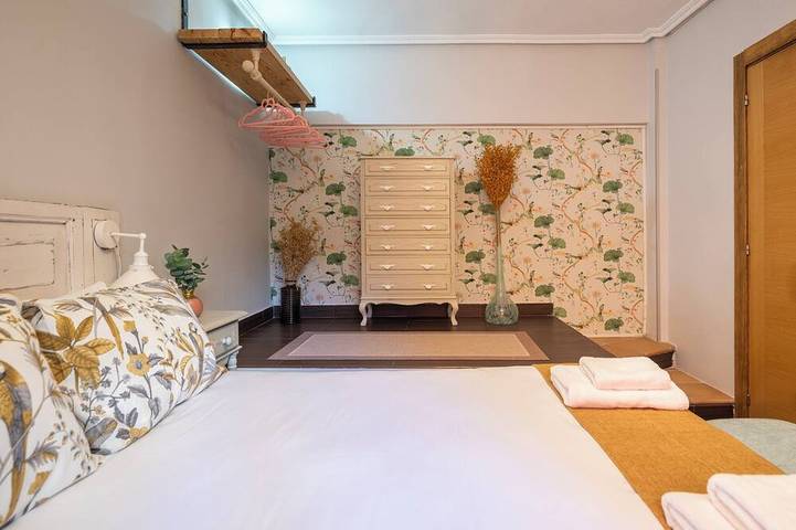 Ganze Wohnung, La Tapisserie - Cozy Charm In Downtown Santander in Santander, Kantabrische Küste