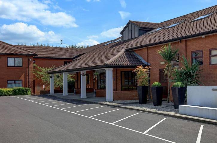 Hôtel pour 2 personnes, avec terrasse et jardin à Corby - 2