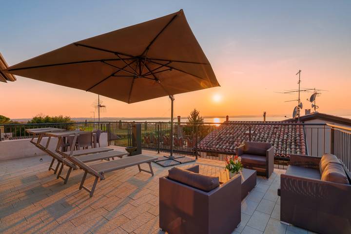 Ferielejlighed for 4 personer, med terrasse og søudsigt i Lazise