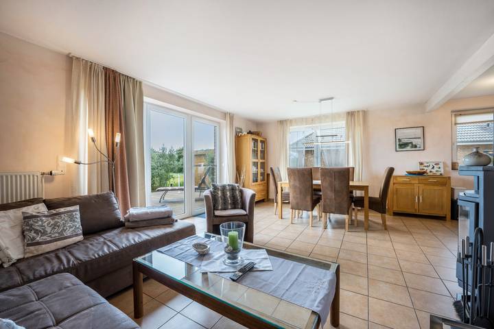 Ganze Wohnung, Nachhaltige Ferienwohnung "Lichtblick" mit privater Terrasse, privatem Garten, Wlan und Wallbox in Brenkenhagen, Grömitz