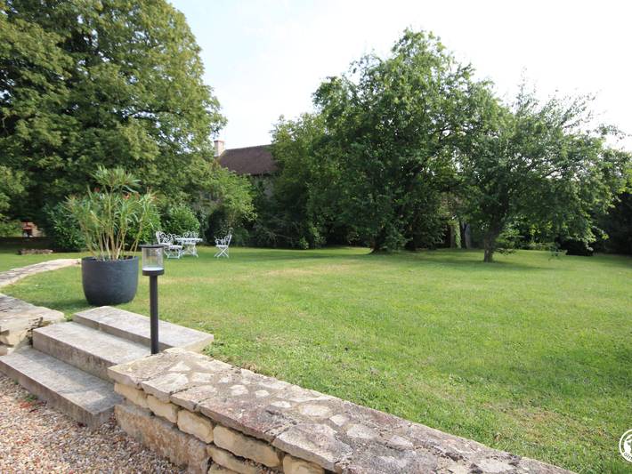 Renoviertes Haus mit Terrasse, Garage und Garten in Teigny in Teigny, Nièvre